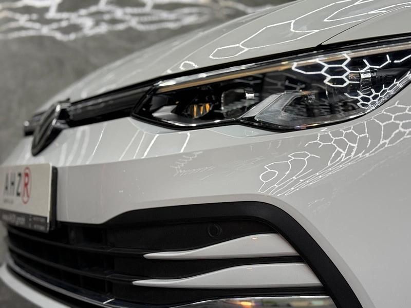 Gebraucht VW Golf Style 150 PS (110 kW) 2020 Weiß Limousine