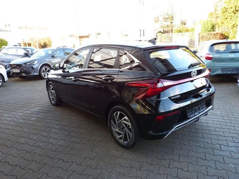 Gebraucht Hyundai i20 Advanced 101 PS (74 kW) 2024 Schwarz Kleinwagen
