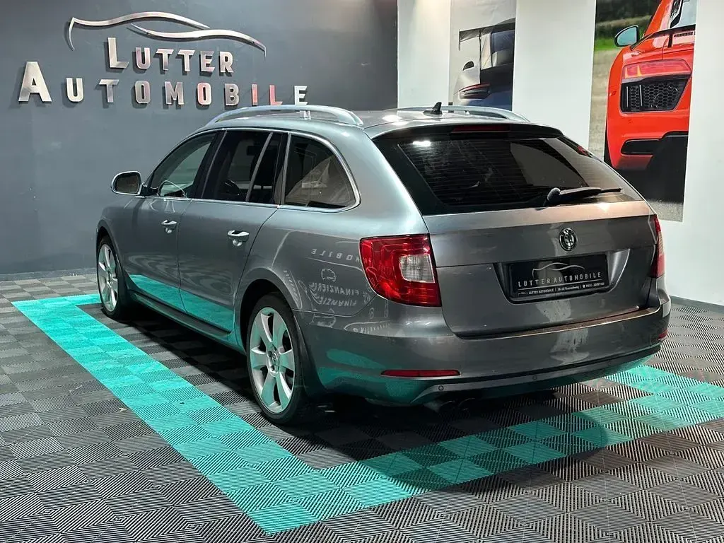 Gebraucht Skoda Superb Ambition 160 PS (117 kW) 2010 Grau Kombi