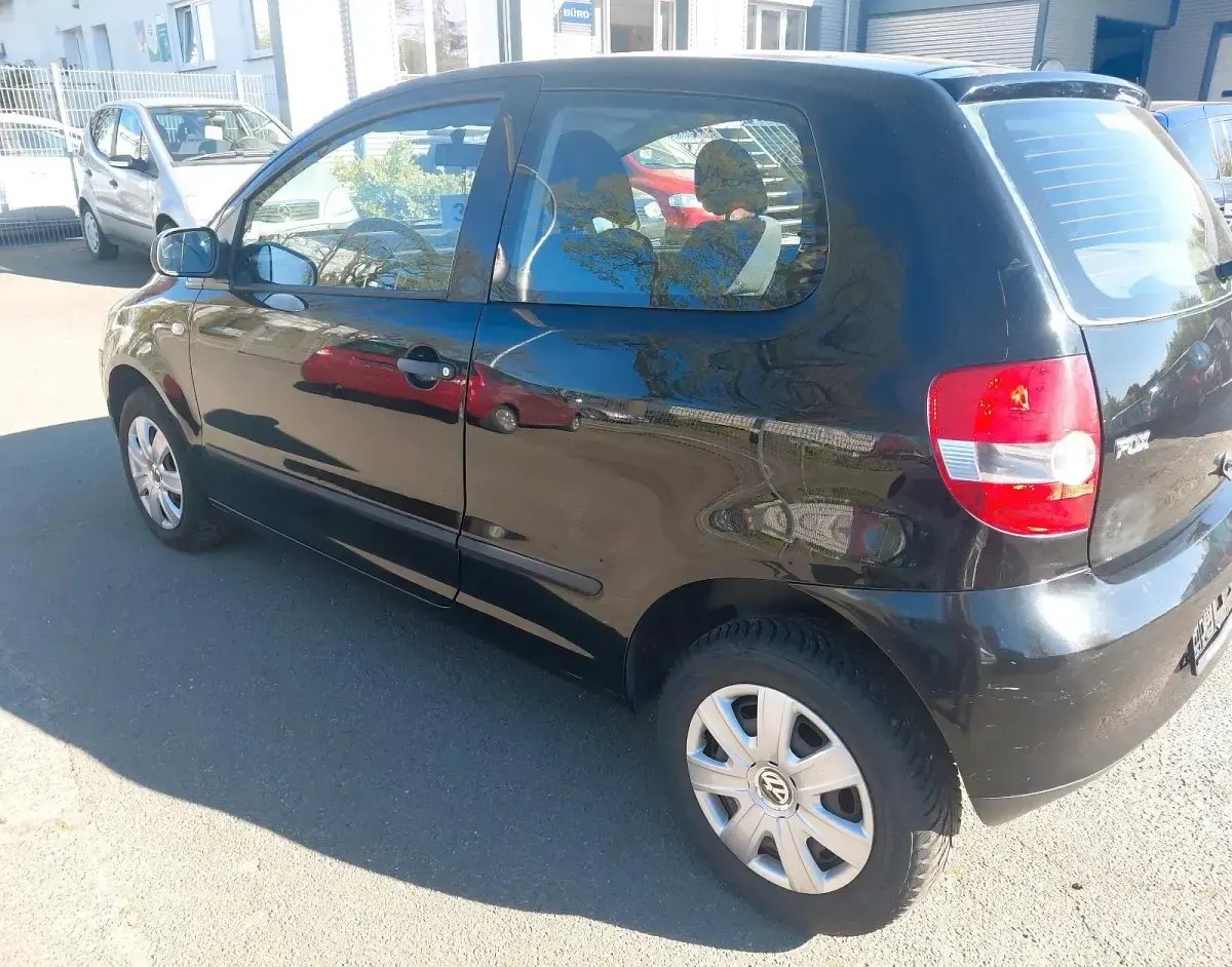 Second-hand VW Fox 55 CP (40 kW) 2005 Negru Hatchback