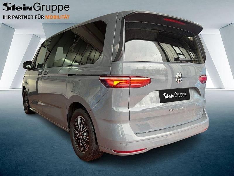 Second-hand VW Multivan Basis 136 CP (100 kW) 2022 Gri Monovolum