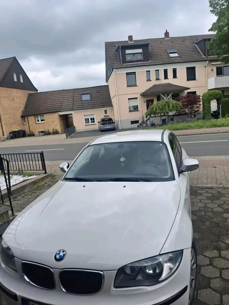 Gebraucht BMW 116 122 PS (89 kW) 2010 Weiß Kleinwagen