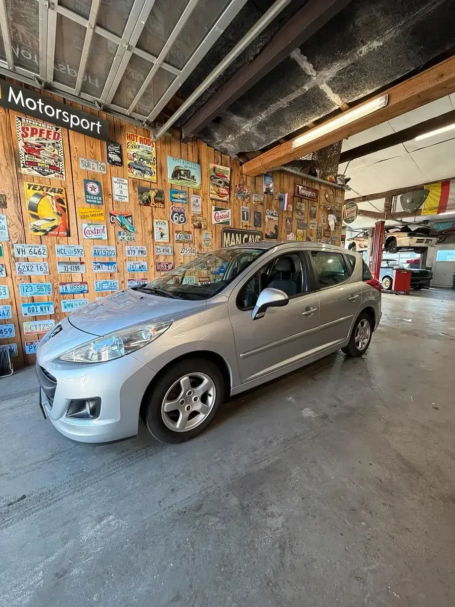Gebraucht Peugeot 207 75 PS (55 kW) 2012 Silber Kombi