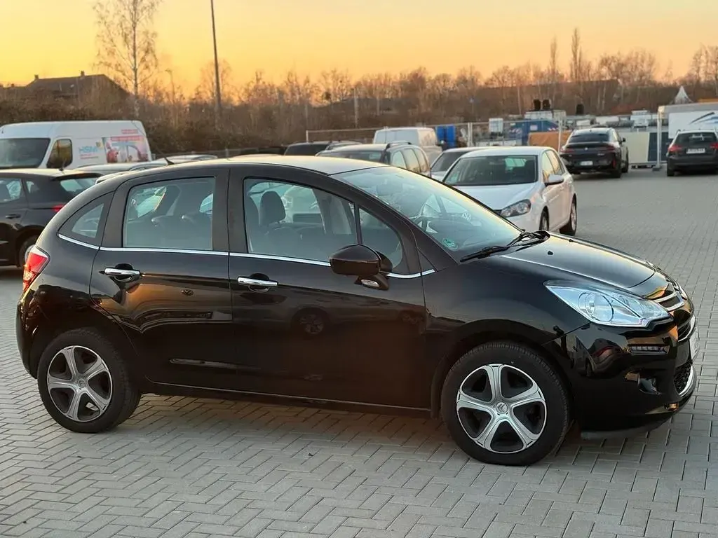 Used Citroën C3 SELECTION 99 HP (72 kW) 2017 Black Sedan