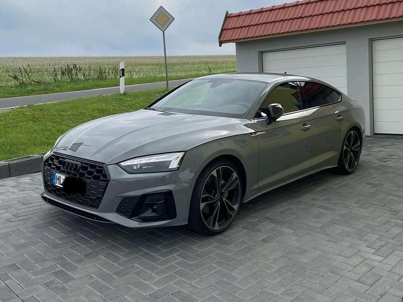 Grau Gebraucht 2022 Audi A5 Sportback Kleinwagen | 36.000 € (Fairer Preis) - Bild 1/4