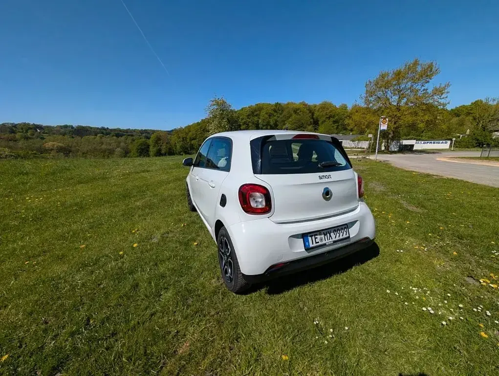 Second-hand Smart ForFour 71 CP (52 kW) 2019 Alb Hatchback