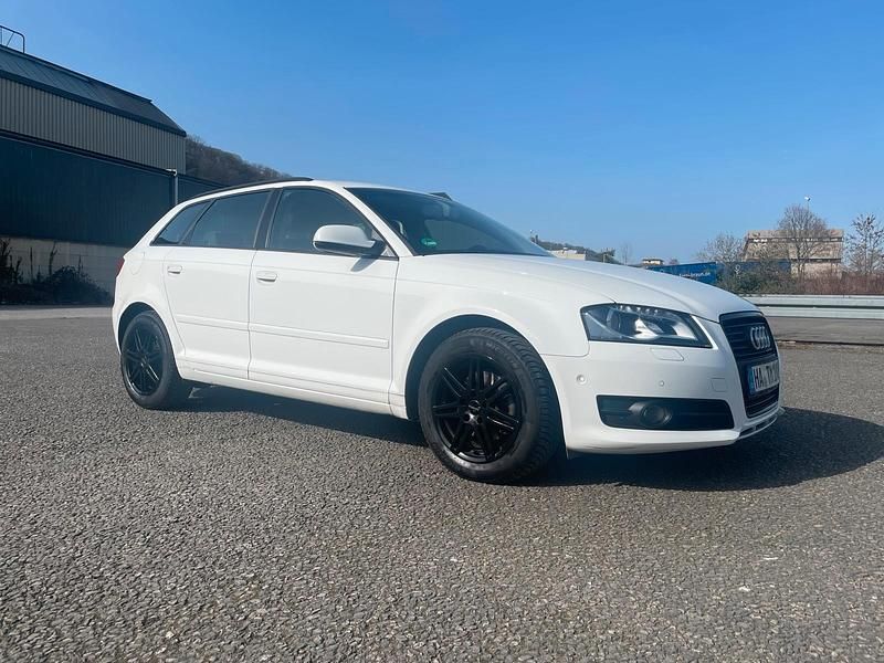 Gebraucht Audi A3 Sportback 125 PS (91 kW) 2011 Weiß Kleinwagen