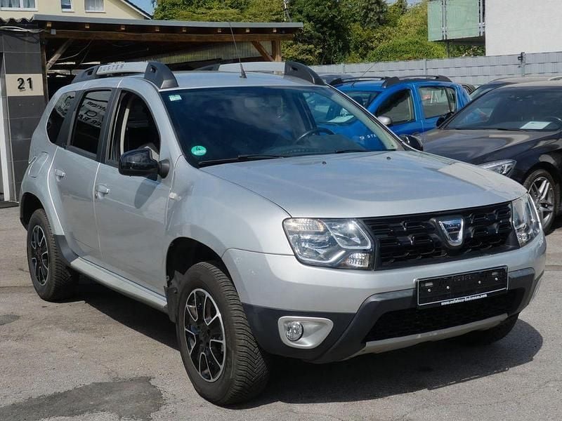 Silber Gebraucht 2018 Dacia Duster Black Shadow SUV | 6.249 € (Superpreis) - Bild 1/4