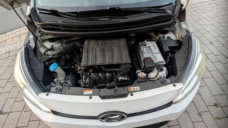 Gebraucht Hyundai i10 67 PS (49 kW) 2014 Weiß Kleinwagen