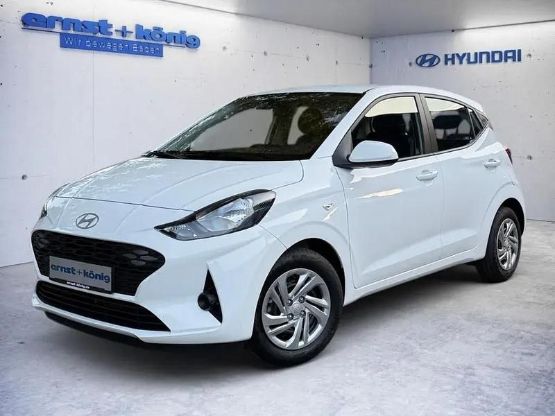 Weiß Gebraucht 2025 Hyundai i10 Select Kleinwagen | 16.490 € (Fairer Preis) - Bild 1/4
