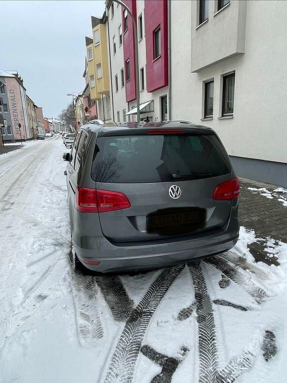 Grau Gebraucht 2013 VW Sharan Van / Kleinbus | 7.900 € - Bild 1/4