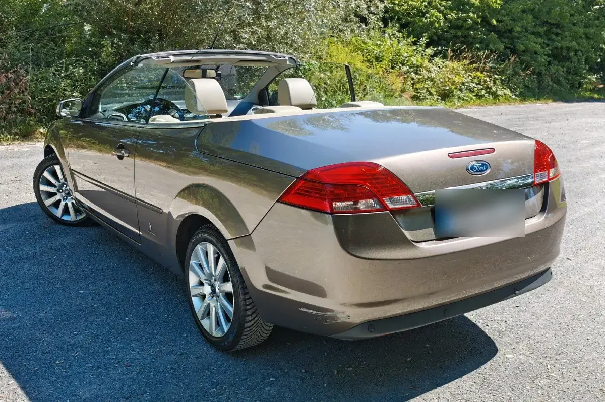 Gebraucht Ford Focus Cabriolet Titanium 136 PS (100 kW) 2008 Braun Cabrio