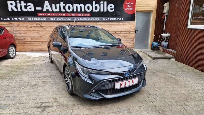 Schwarz Gebraucht 2019 Toyota Corolla Team Kombi | 16.480 € (Teuer) - Bild 1/4