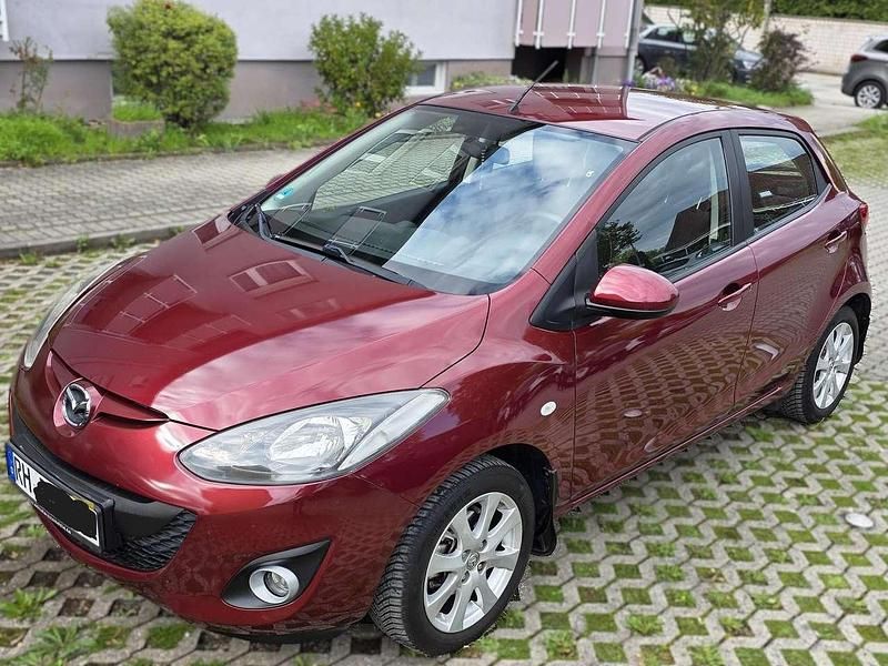 Rot Gebraucht 2012 Mazda 2 Edition Limousine | 6.200 € (Teuer) - Bild 1/4