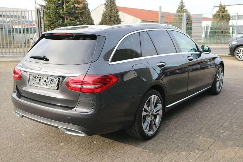 Gebraucht Mercedes C300e Avantgarde 194 PS (142 kW) 2020 Graphitgrau Kombi