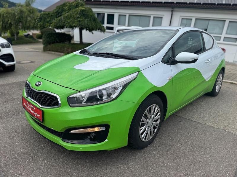 Weiß Gebraucht 2016 Kia Ceed Van / Kleinbus | 4.550 € (Guter Preis) - Bild 1/4