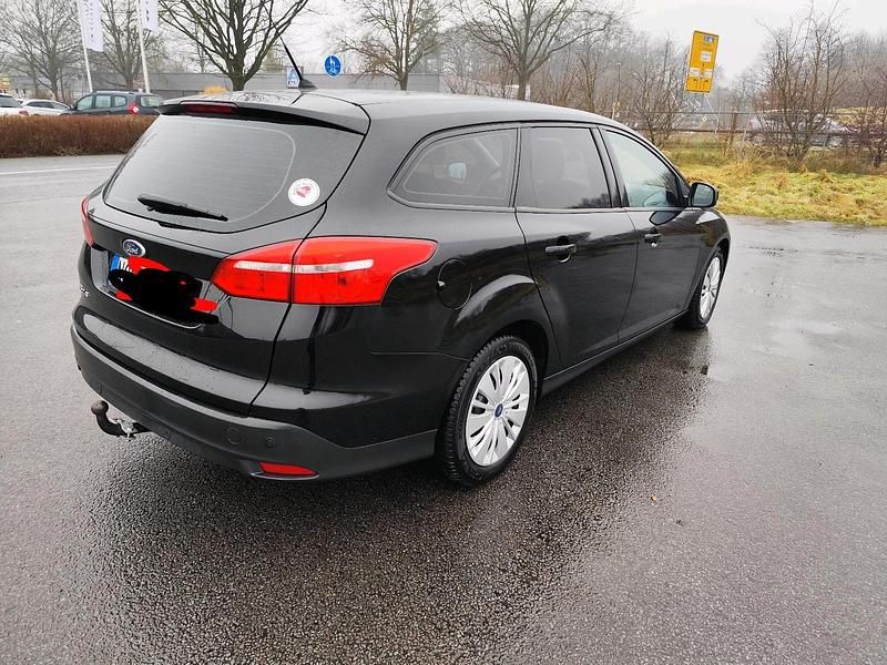 Gebraucht Ford Focus 95 PS (69 kW) 2017 Schwarz Kombi