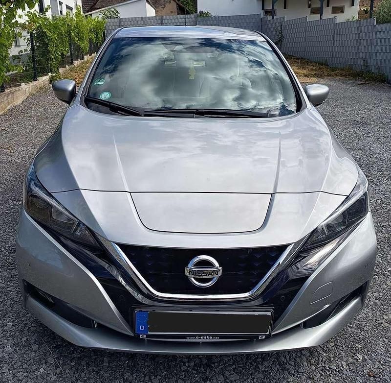 Silber Gebraucht 2018 Nissan Leaf Acenta Kleinwagen | 10.500 € (Fairer Preis) - Bild 1/4
