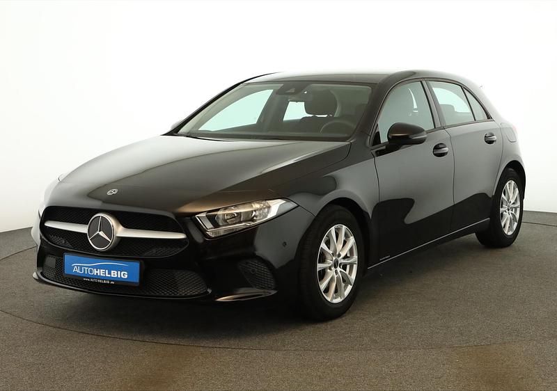 Nachtschwarz Gebraucht 2019 Mercedes 200 SUV | 22.880 € - Bild 1/4