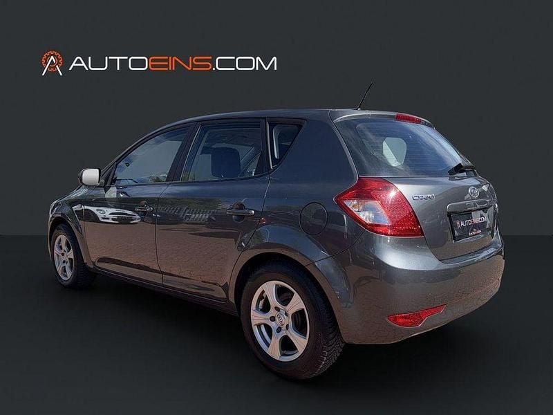 Gebraucht Kia Ceed Vision 90 PS (66 kW) 2010 Silber Kleinwagen