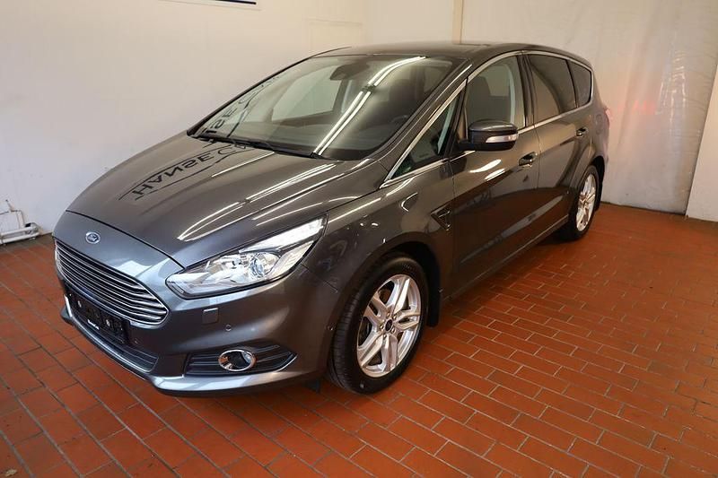 Grau Gebraucht 2018 Ford S-MAX Titanium Van / Kleinbus | 14.490 € (Fairer Preis) - Bild 1/4