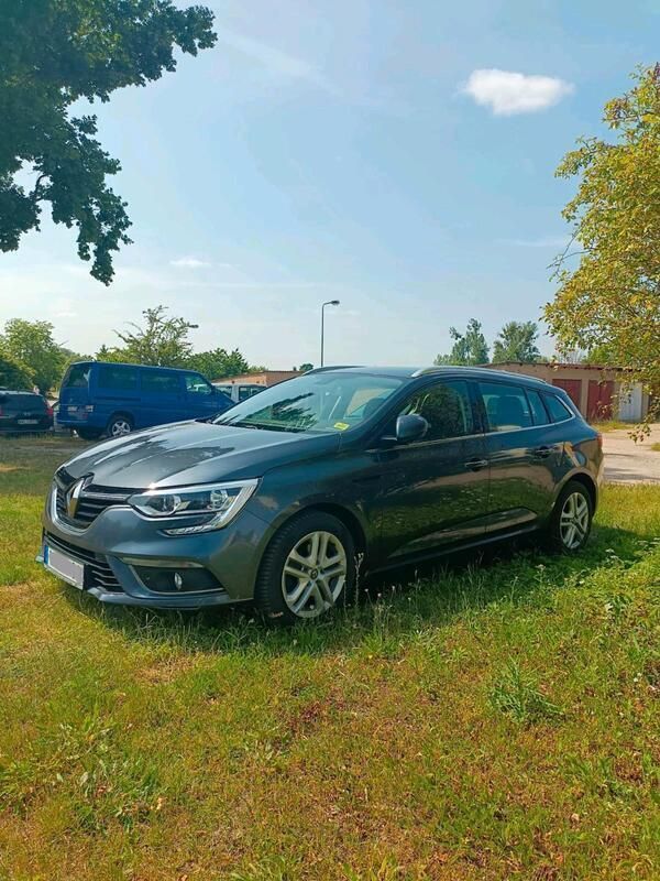 Grau Gebraucht 2025 Renault Mégane GrandTour Kombi | 12.500 € - Bild 1/4