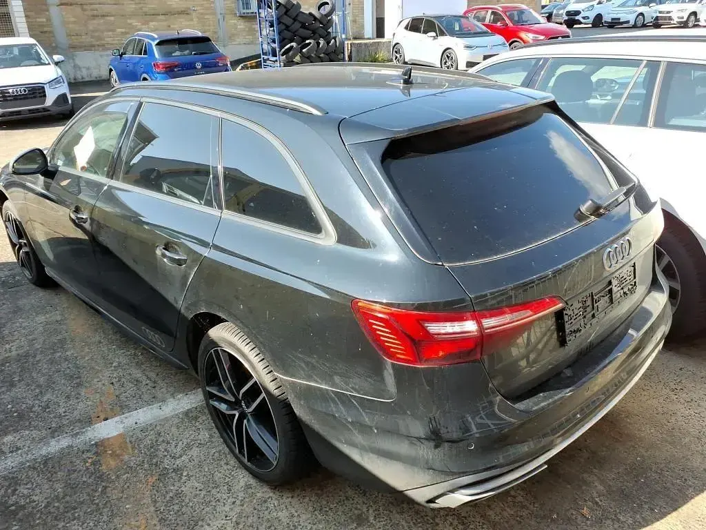 Gebraucht Audi A4 Basis 163 PS (119 kW) 2020 Schwarz Kombi
