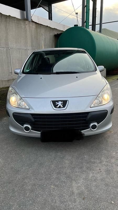 Silber Gebraucht 2007 Peugeot 307 Limousine | 1.999 € (Fairer Preis) - Bild 1/4