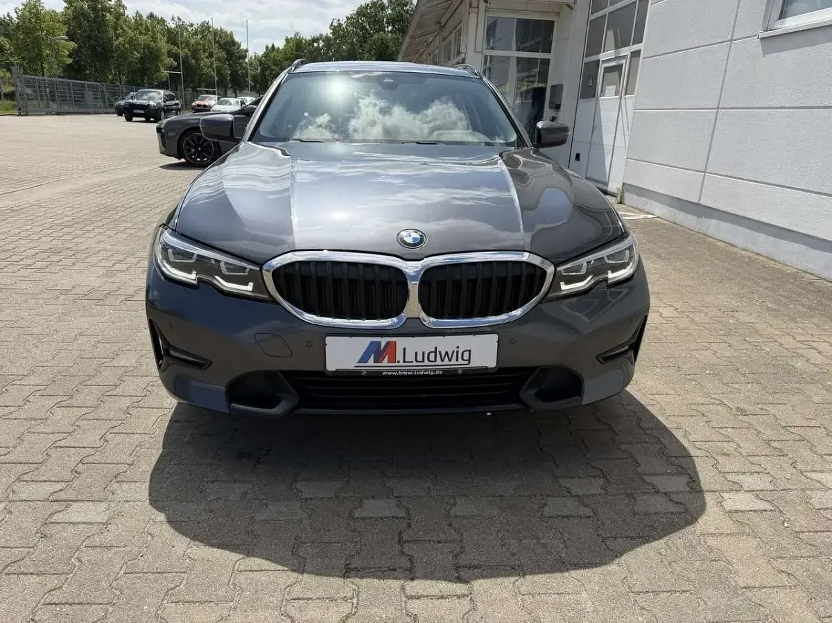 Gebraucht BMW 320 Sport Line 190 PS (139 kW) 2022 Mineralgrau Kombi