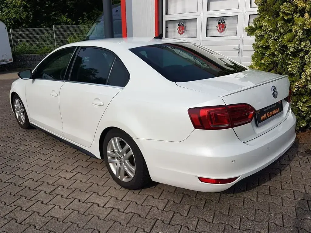 Gebraucht VW Jetta Highline 150 PS (110 kW) 2013 Weiß Limousine