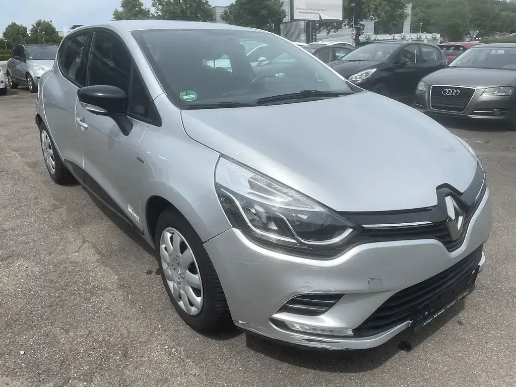 Gebraucht Renault Clio IV LIMITED 90 PS (66 kW) 2017 Silber Limousine