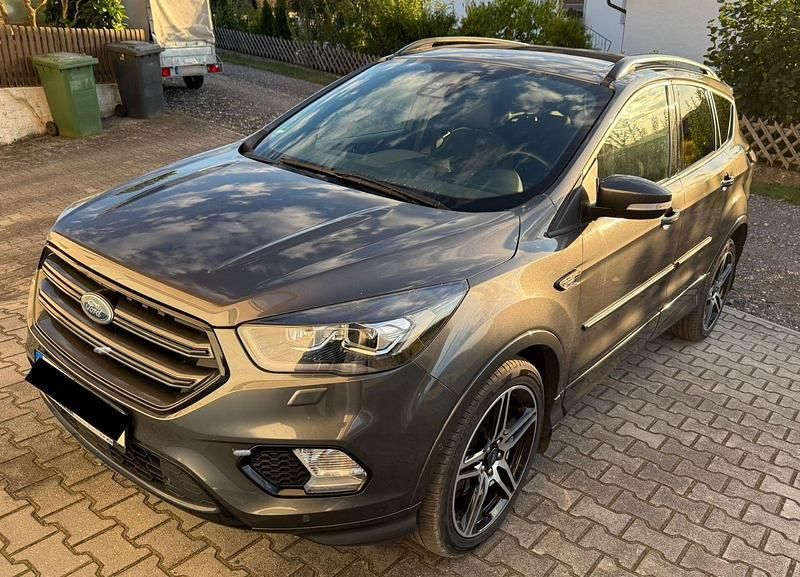 Gebraucht Ford Kuga ST-Line 179 PS (131 kW) 2018 Grau SUV