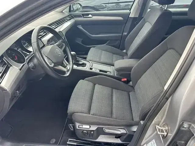 Gebraucht VW Passat Comfortline 200 PS (147 kW) 2019 Grau Kombi