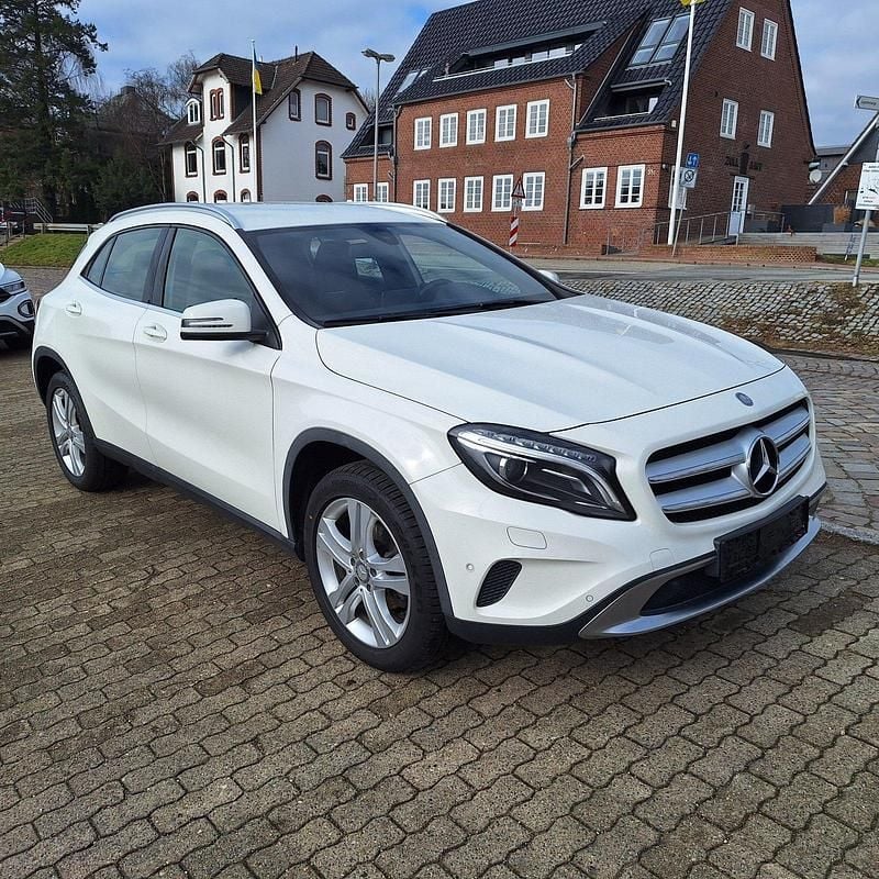 Gebraucht Mercedes GLA180 122 PS (89 kW) 2016 Weiß SUV