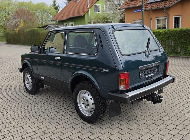 Second-hand Lada niva 82 CP (60 kW) 2010 Verde SUV