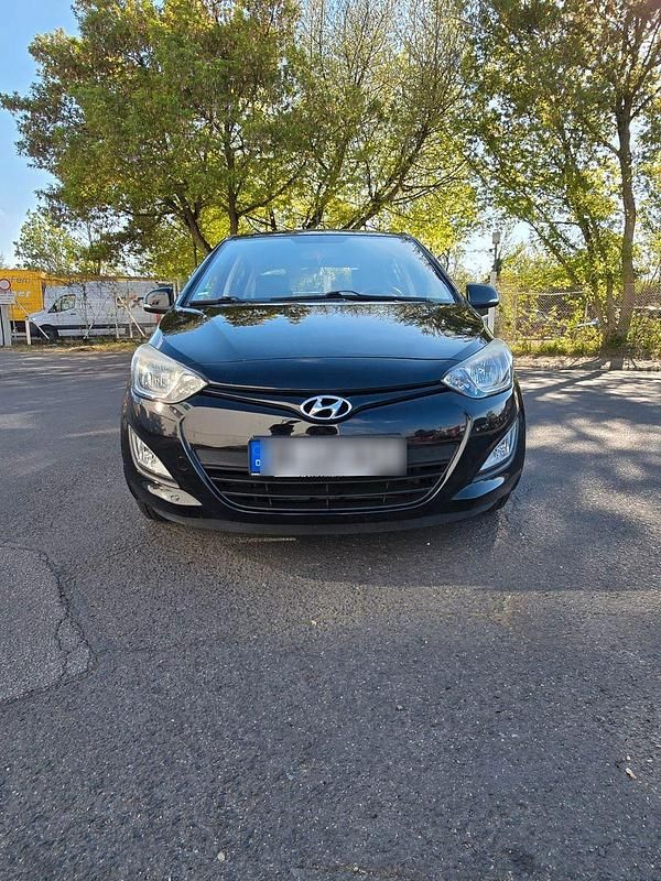 Schwarz Gebraucht 2013 Hyundai i20 Edition Kleinwagen | 4.100 € (Guter Preis) - Bild 1/4