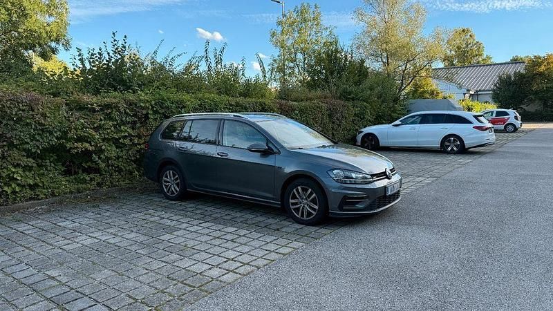 Grau Gebraucht 2019 VW Golf VII Comfortline Kombi | 17.800 € (Fairer Preis) - Bild 1/4