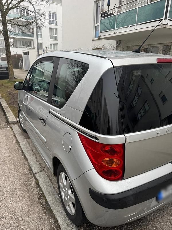 Gebraucht Peugeot 1007 88 PS (64 kW) 2007 Silber Van / Kleinbus