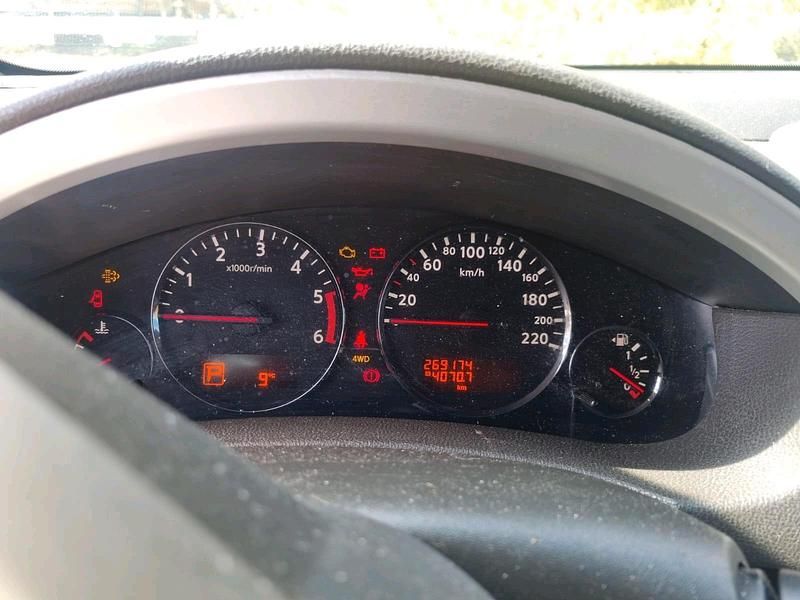 Second-hand Nissan Pathfinder 2010 Alb SUV