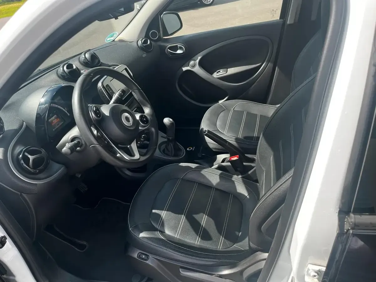 Gebraucht Smart ForFour Passion 71 PS (52 kW) 2016 Schwarz Kleinwagen