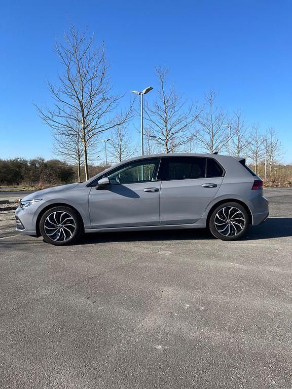 Gebraucht VW Golf VIII Active 150 PS (110 kW) 2022 Grau Limousine