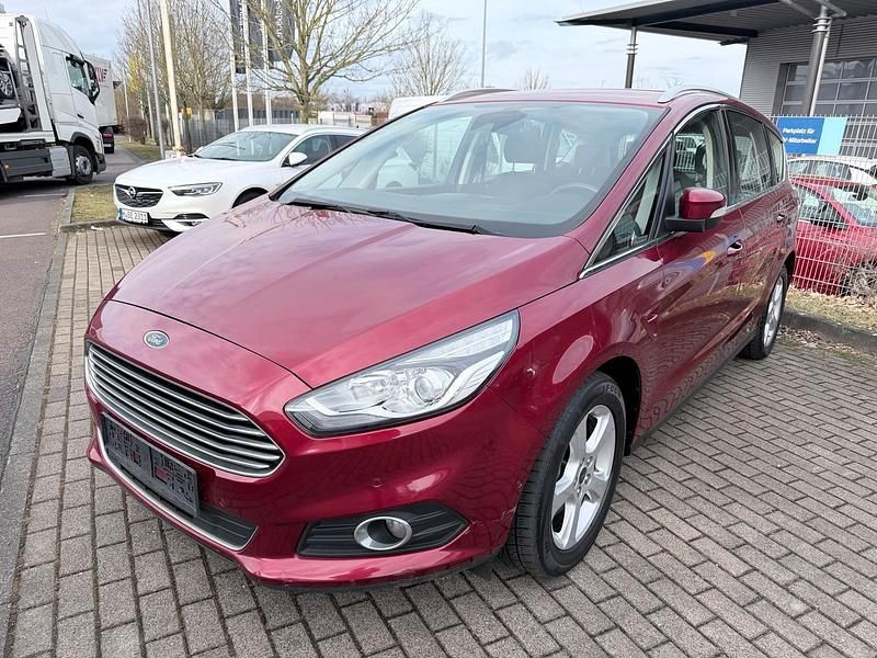 Gebraucht Ford S-MAX Titanium 180 PS (132 kW) 2017 Rot Van / Kleinbus