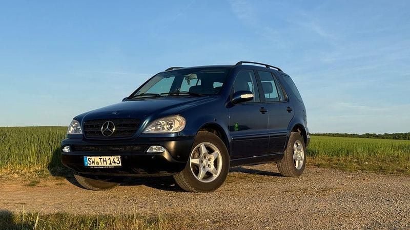 Blau Gebraucht 2003 Mercedes ML270 SUV | 4.999 € (Fairer Preis) - Bild 1/4