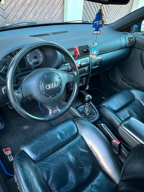 Second-hand Audi S3 209 CP (153 kW) 2000 Albastru Hatchback