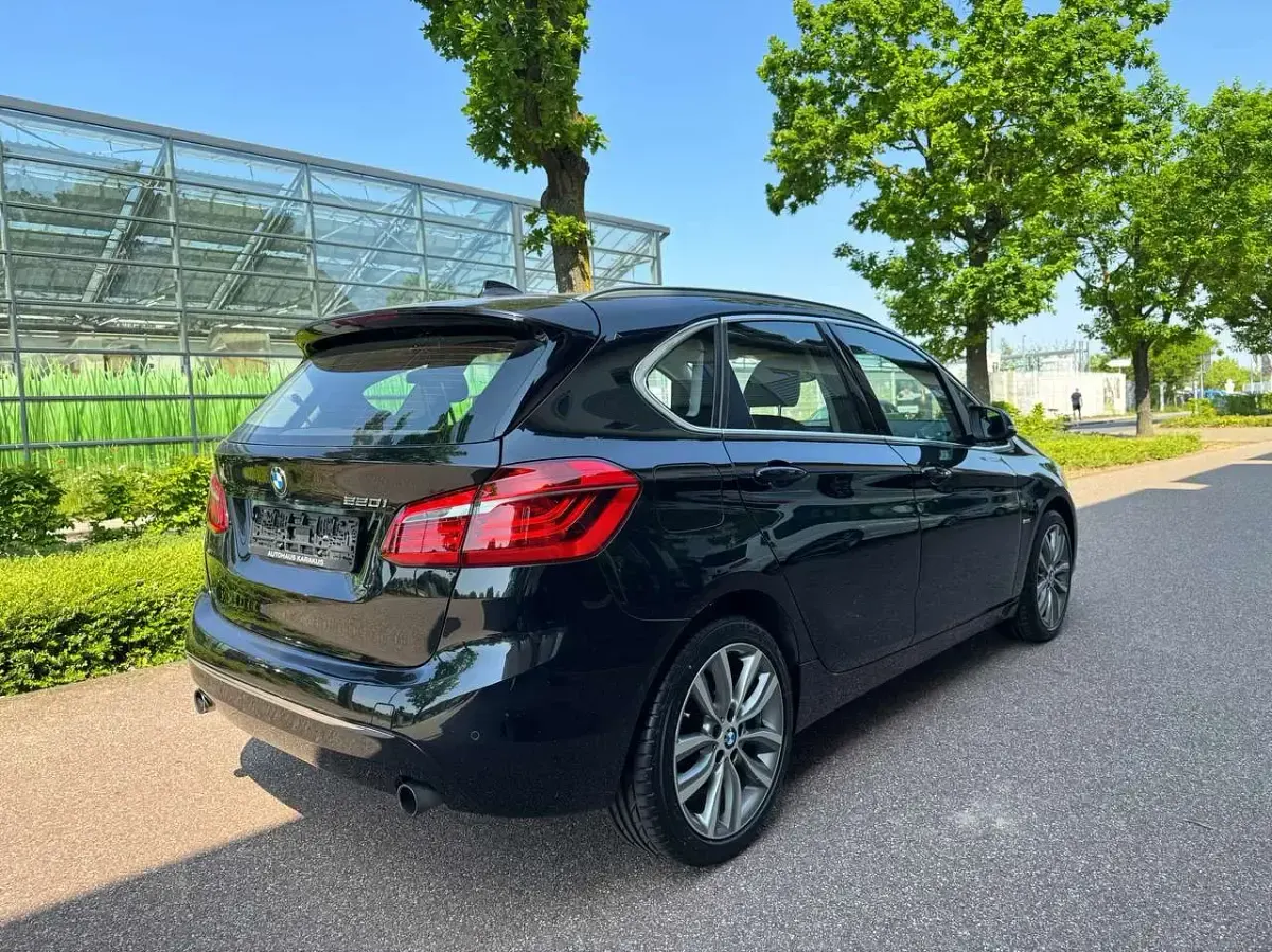 Gebraucht BMW 220 Luxury Line 192 PS (141 kW) 2017 Black sapphire metallic Van / Kleinbus