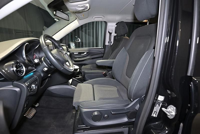Gebraucht Mercedes V220 AMG 163 PS (119 kW) 2024 Obsidianschwarz metallic Van / Kleinbus