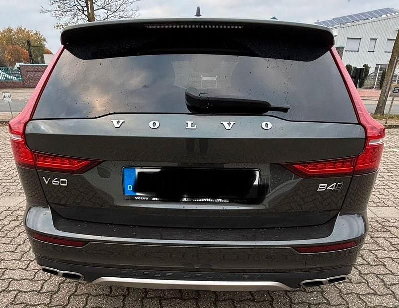 Gebraucht Volvo V60 CC Pro 197 PS (144 kW) 2021 Grün Kombi