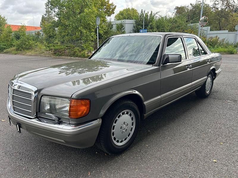 Anthrazitgrau 172 Gebraucht 1990 Mercedes S560 Limousine | 28.995 € - Bild 1/4