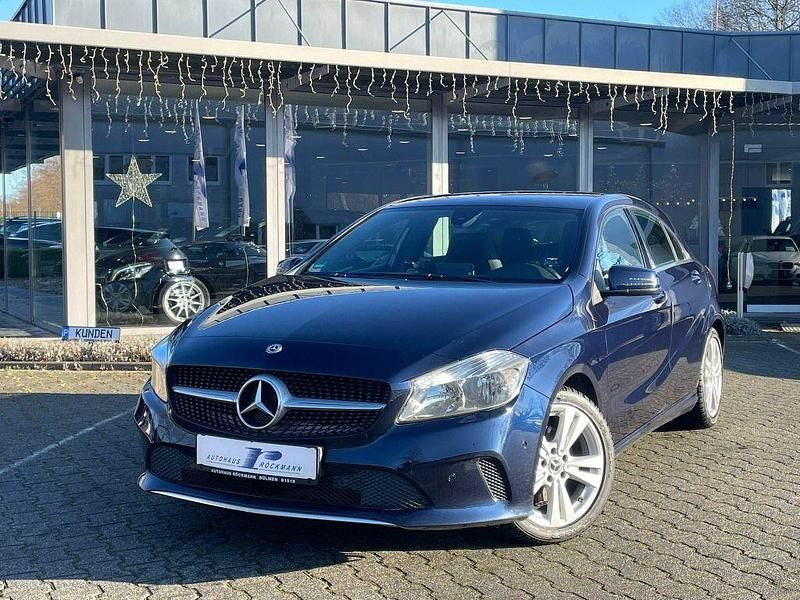 Gebraucht Mercedes A200 156 PS (114 kW) 2017 Cavansitblau Limousine