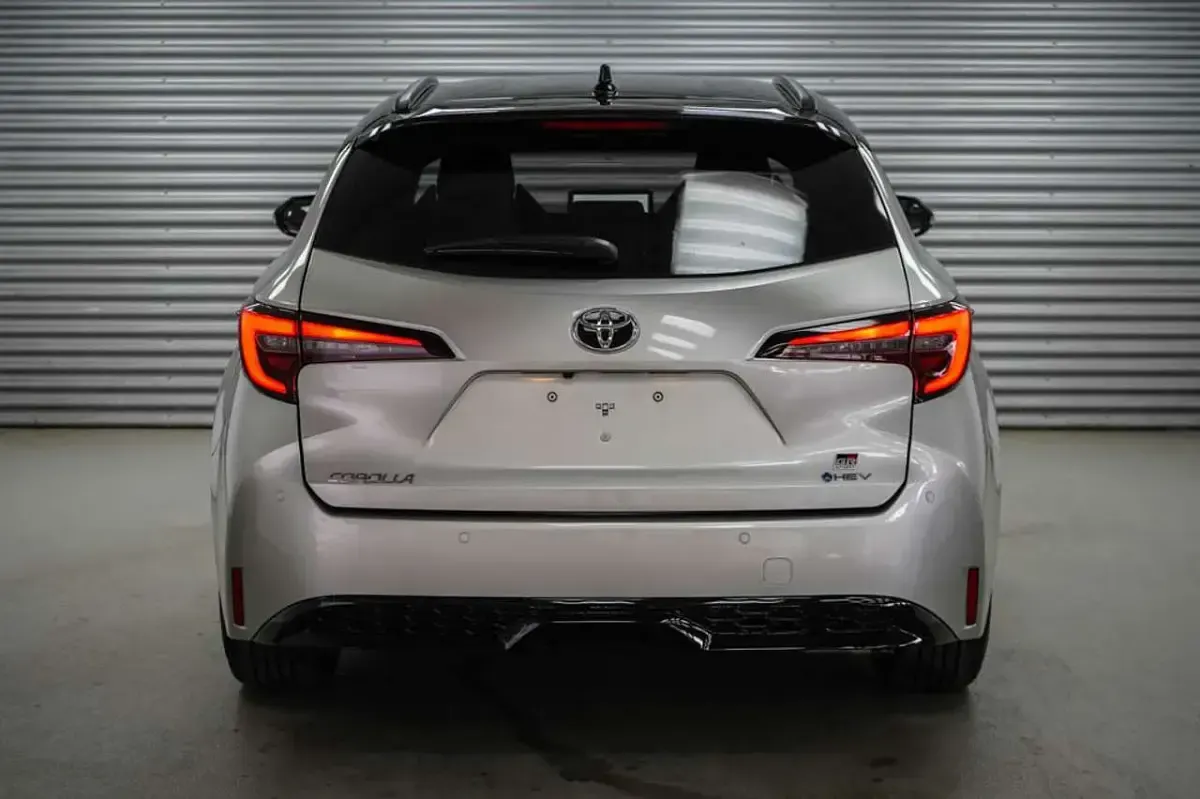 Neu Toyota Corolla Sport 177 PS (130 kW) 2026 Argent grey metallic () Kombi